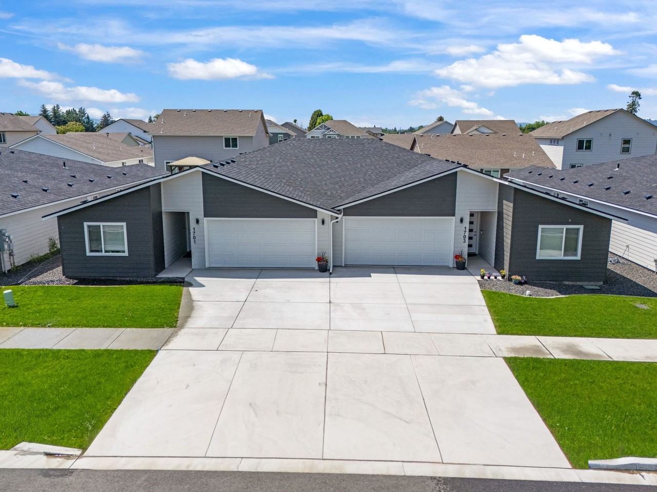 1703 N Selkirk Rd - Photo 5 of 50