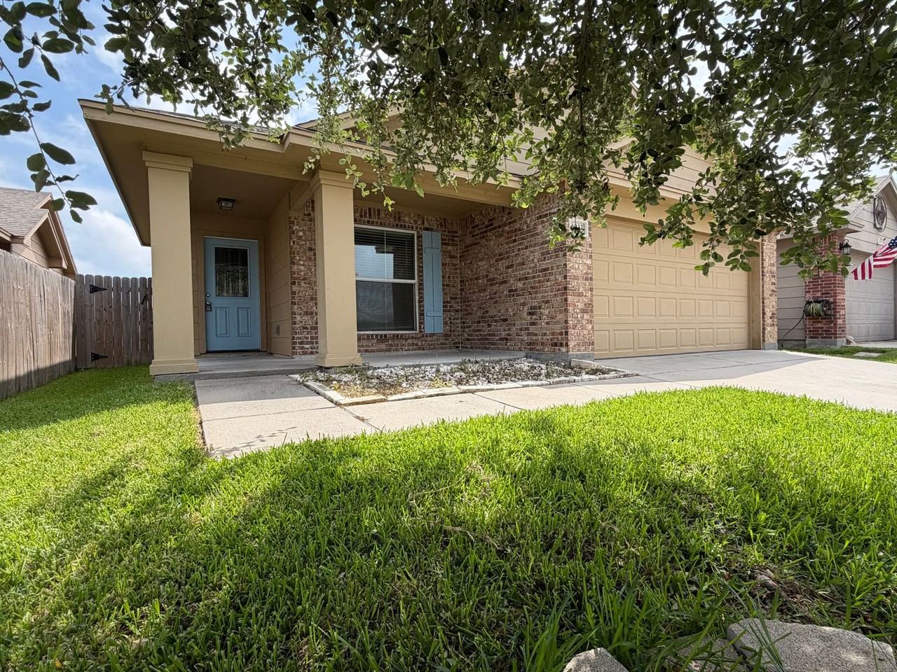 8033 Cormorant Dr - Photo 2 of 26