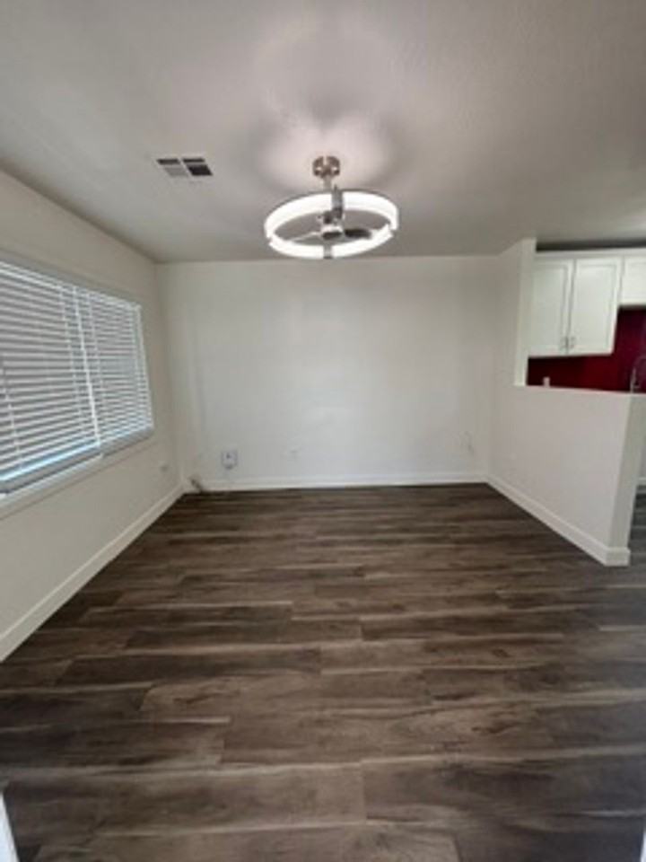 502 E Cody Dr - Photo 3 of 34