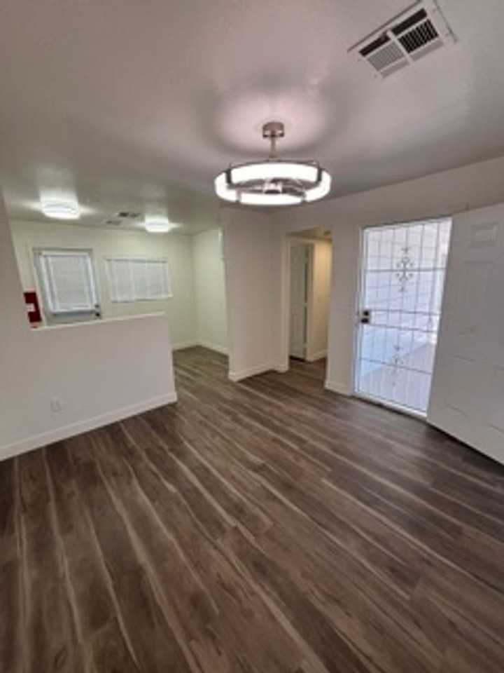 502 E Cody Dr - Photo 5 of 34