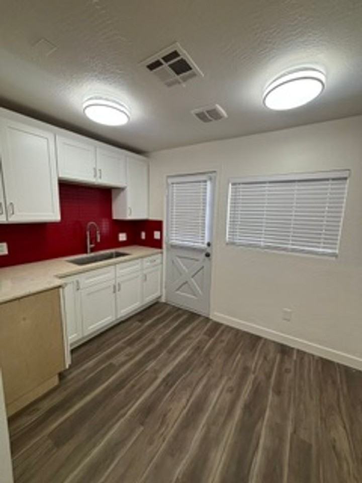 502 E Cody Dr - Photo 7 of 34