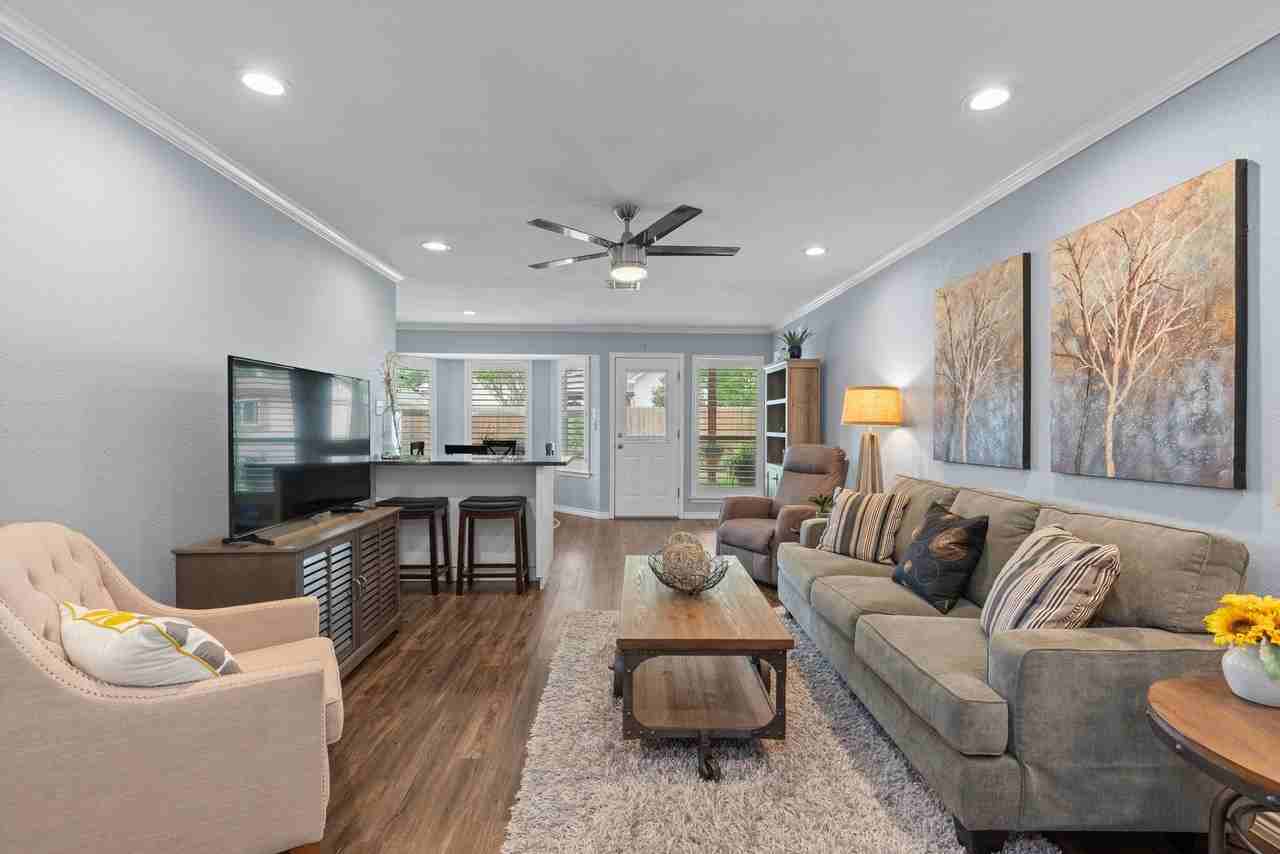 226 Claris Ln - Photo 4 of 32