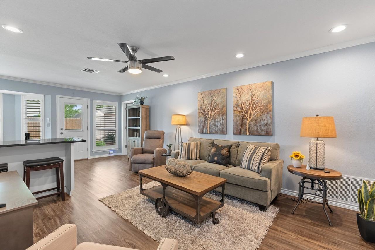 226 Claris Ln - Photo 5 of 32