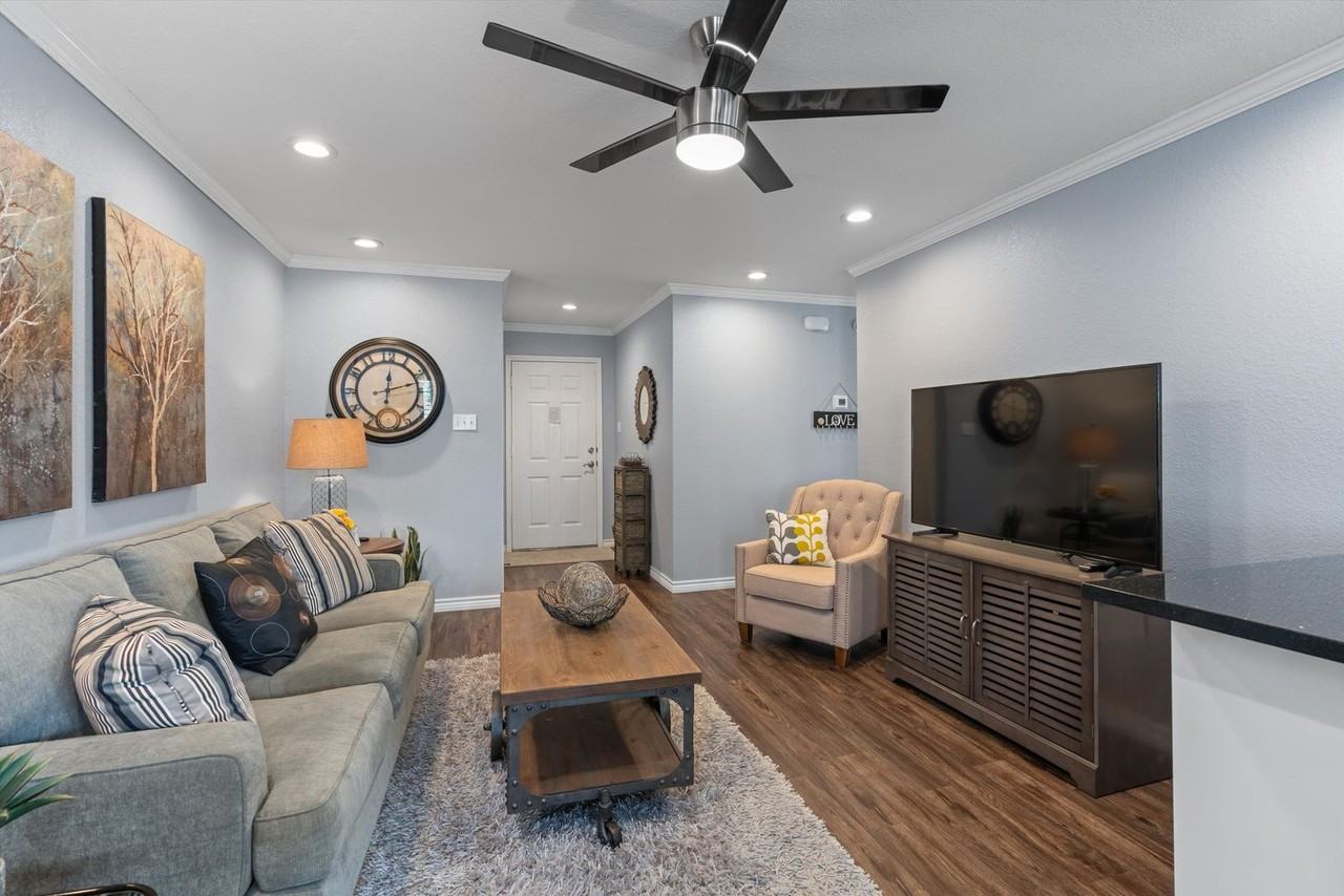 226 Claris Ln - Photo 6 of 32