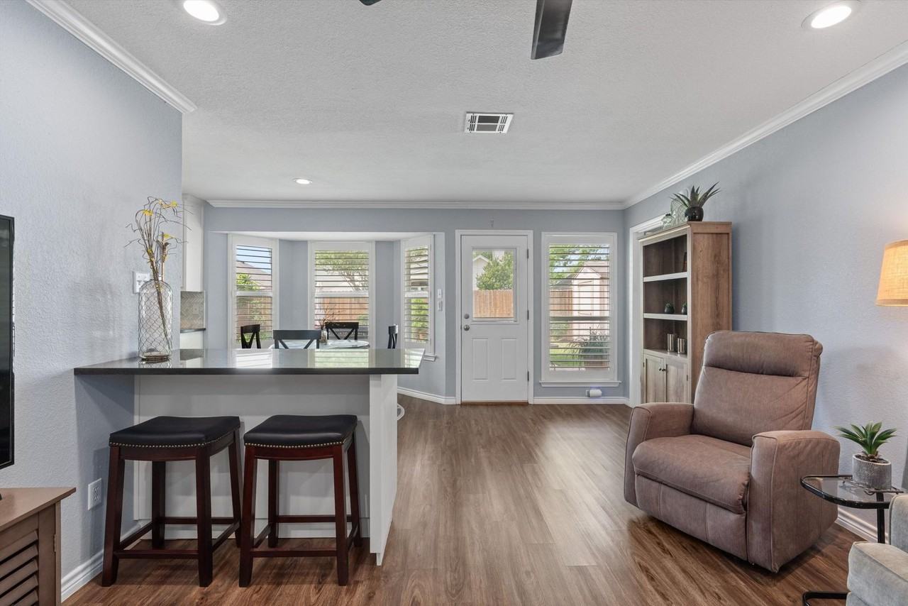 226 Claris Ln - Photo 7 of 32