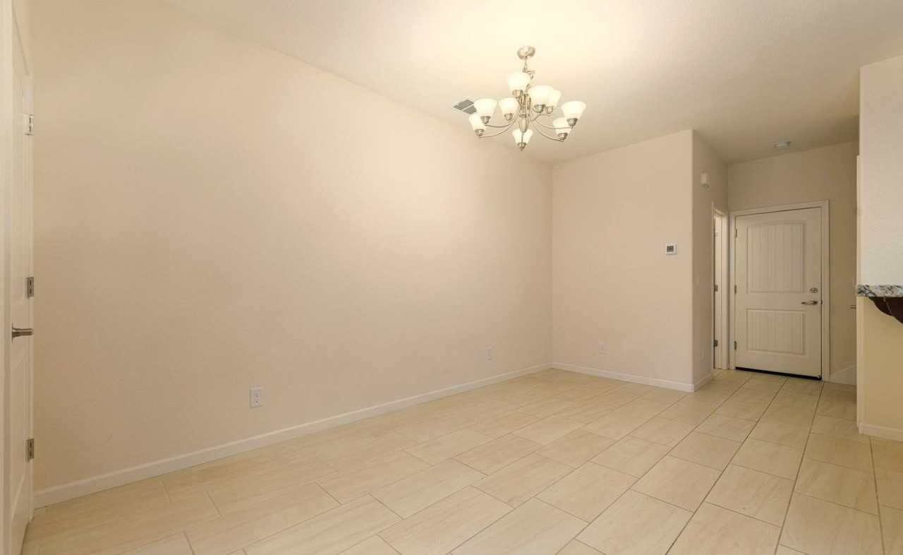 1032 Arbor Rd - Photo 5 of 21