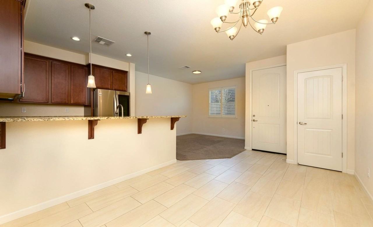 1032 Arbor Rd - Photo 6 of 21