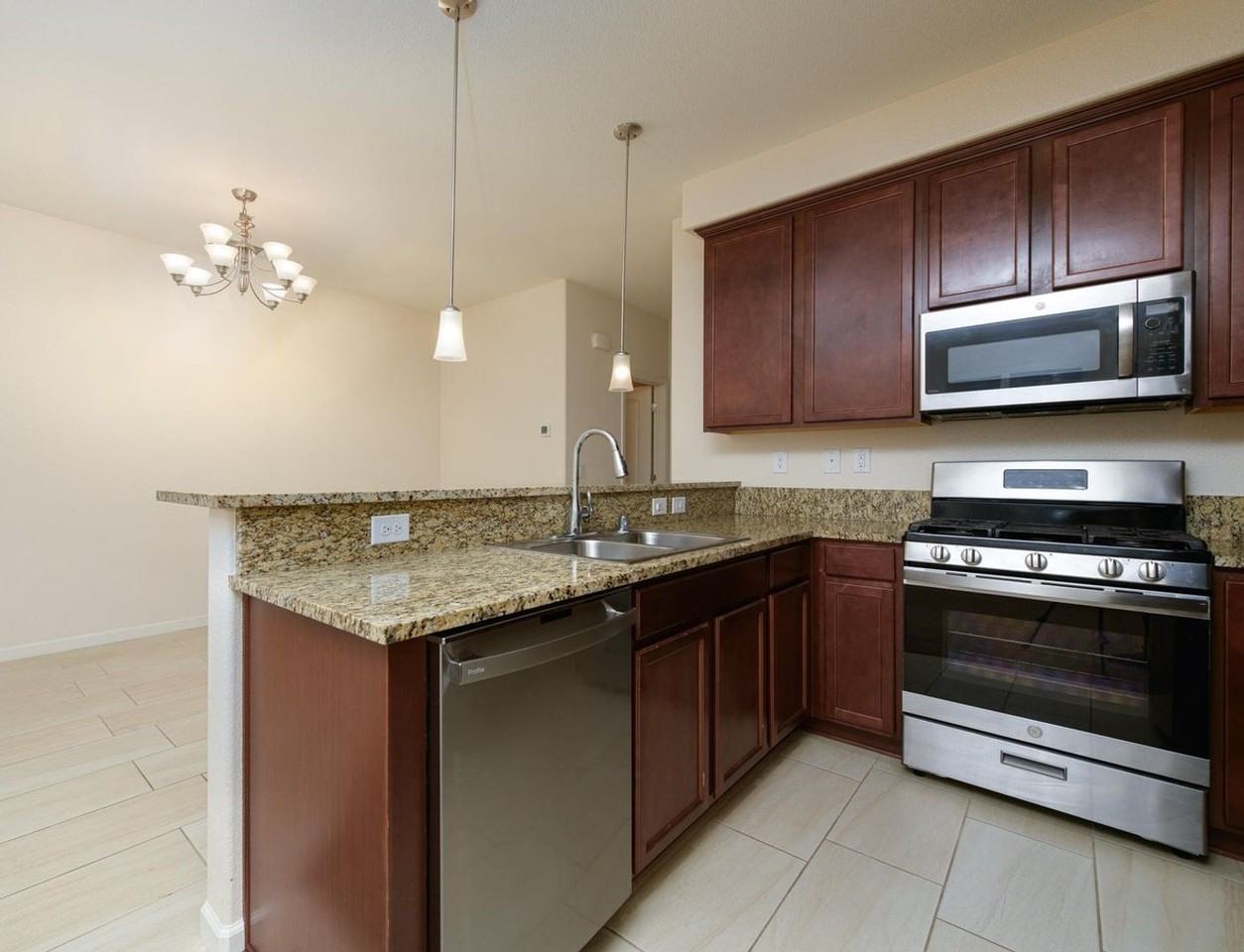 1032 Arbor Rd - Photo 7 of 21