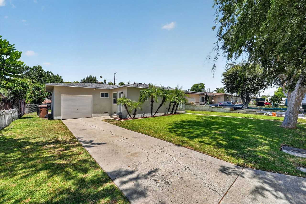 1737 W Jacaranda Pl - Photo 3 of 27