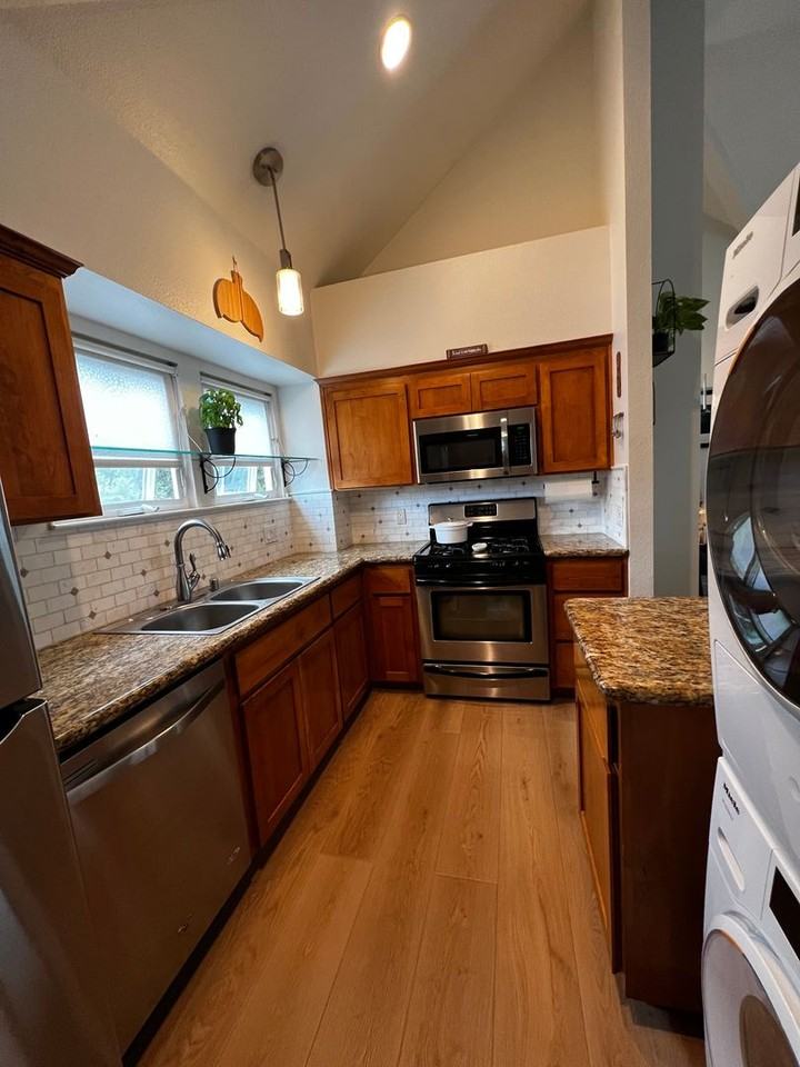121 Blaine St #B - Photo 2 of 23