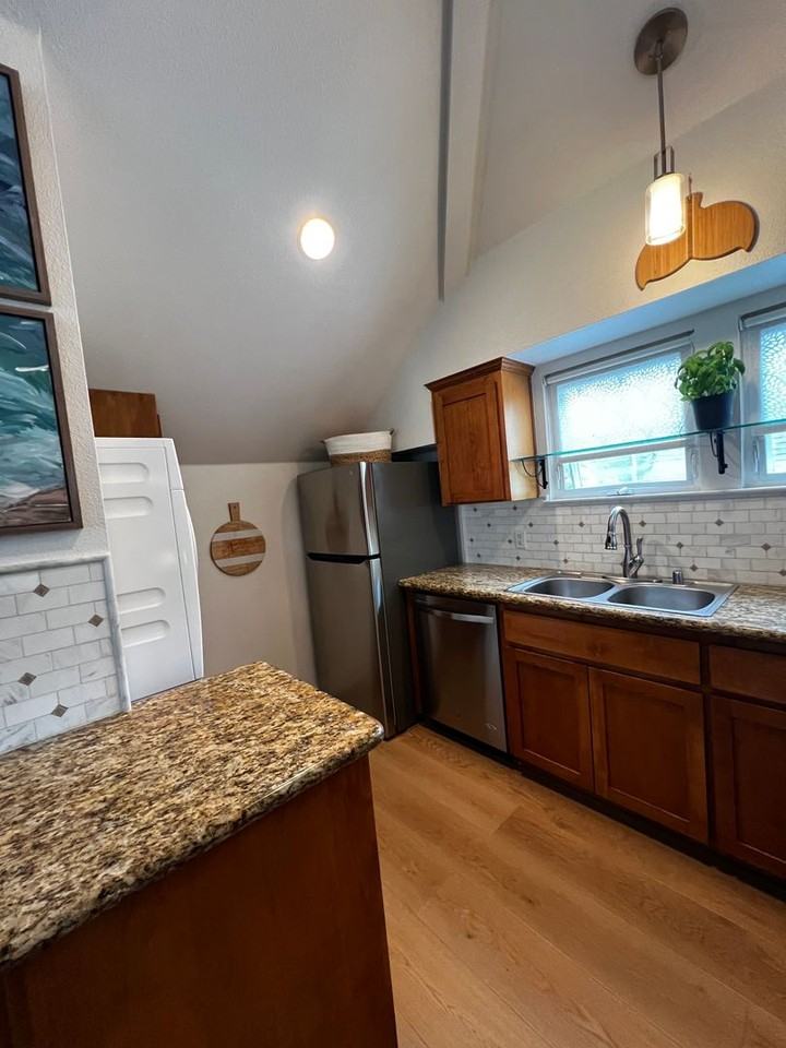 121 Blaine St #B - Photo 3 of 23