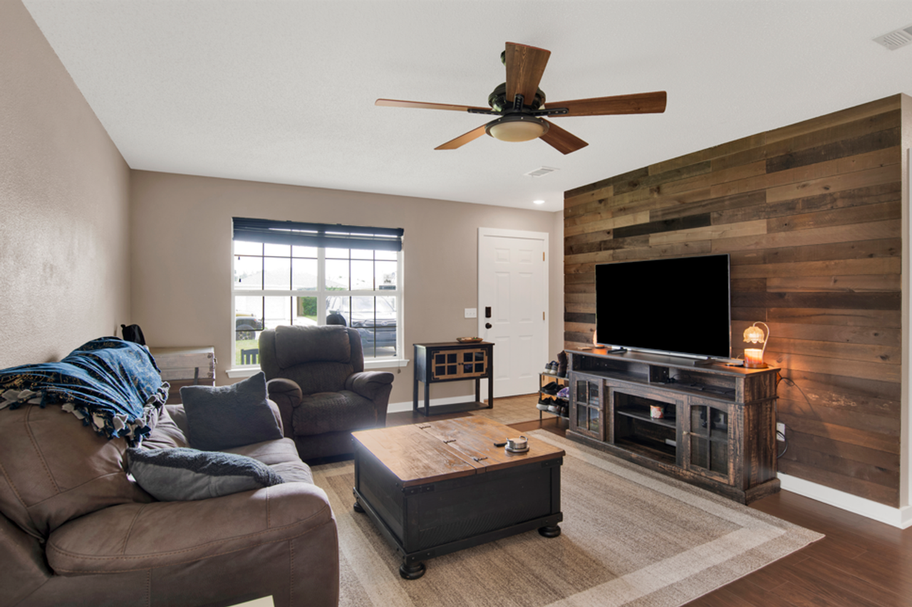 1059 Antigua Cir - Photo 2 of 21
