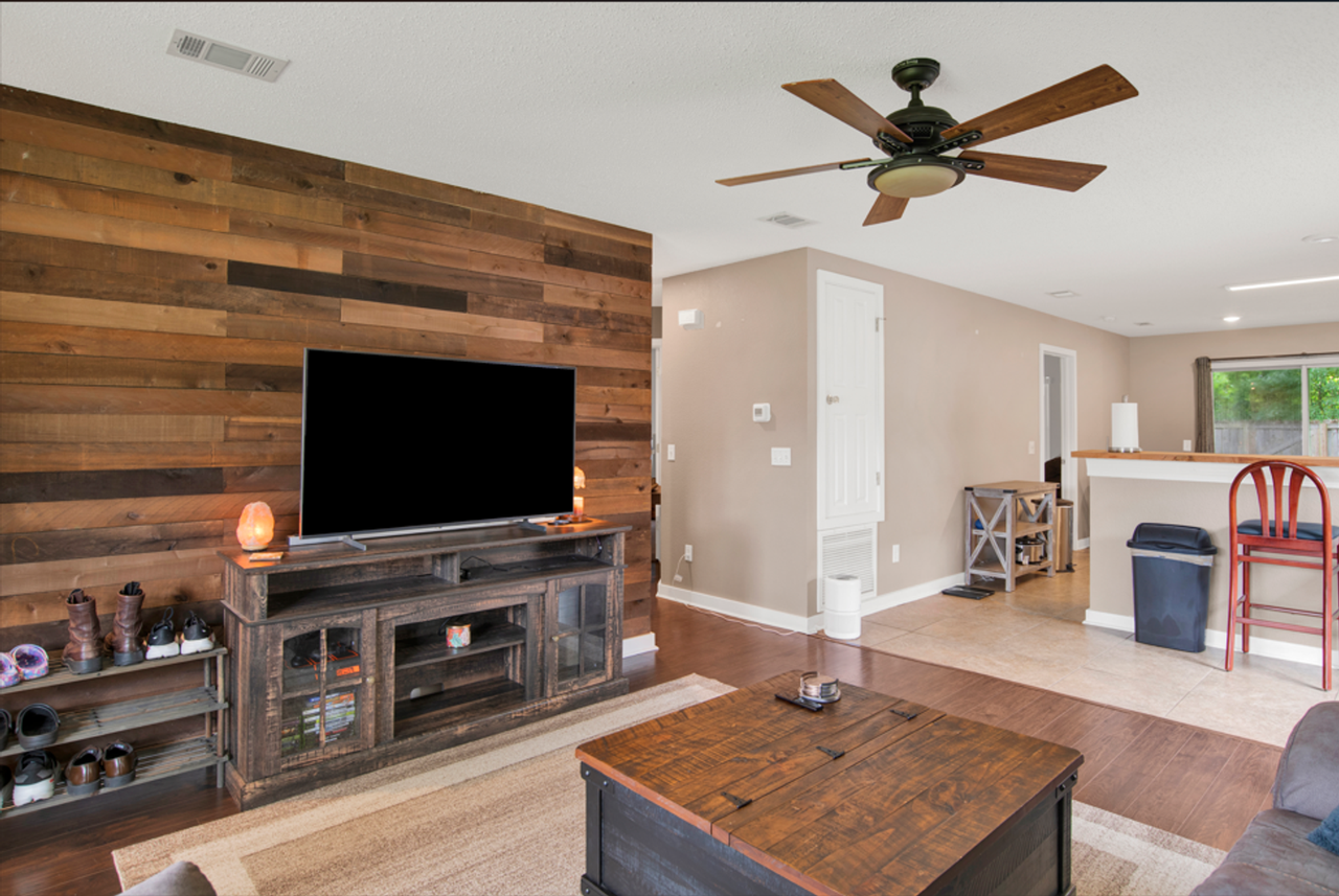 1059 Antigua Cir - Photo 3 of 21