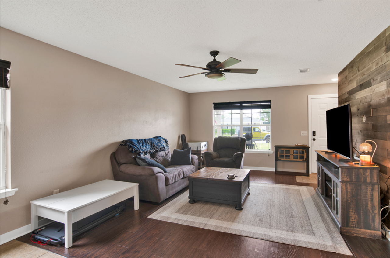 1059 Antigua Cir - Photo 4 of 21