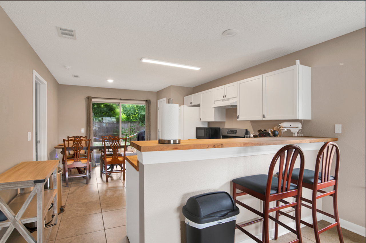1059 Antigua Cir - Photo 6 of 21