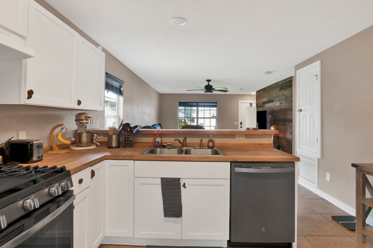 1059 Antigua Cir - Photo 7 of 21