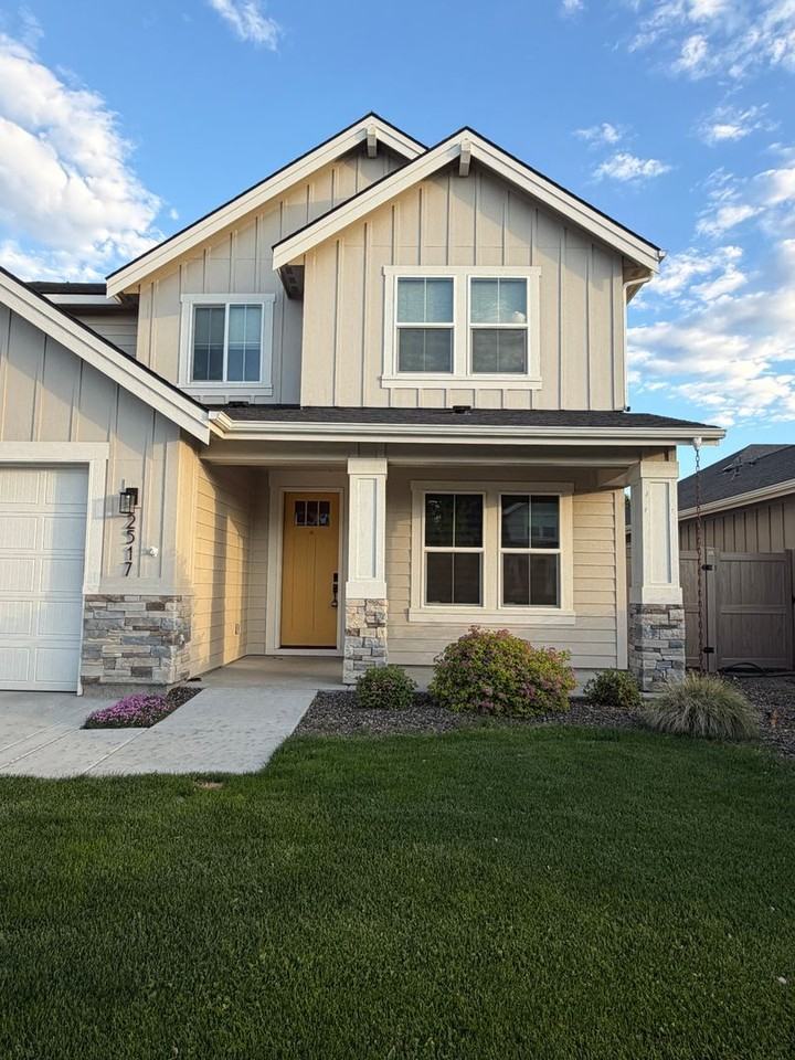 2517 E Ashlar Dr - Photo 2 of 33