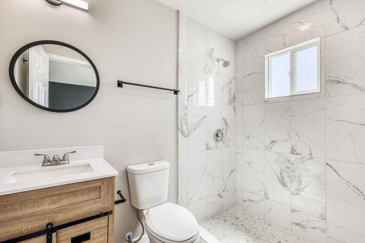 10028 Cross St - Photo 6 of 50