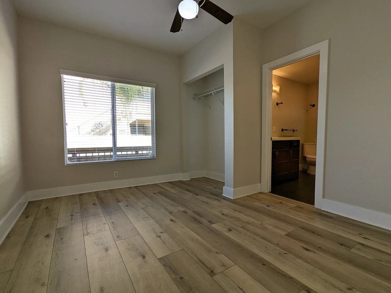 4321 1/2 Louisiana St - Photo 3 of 11