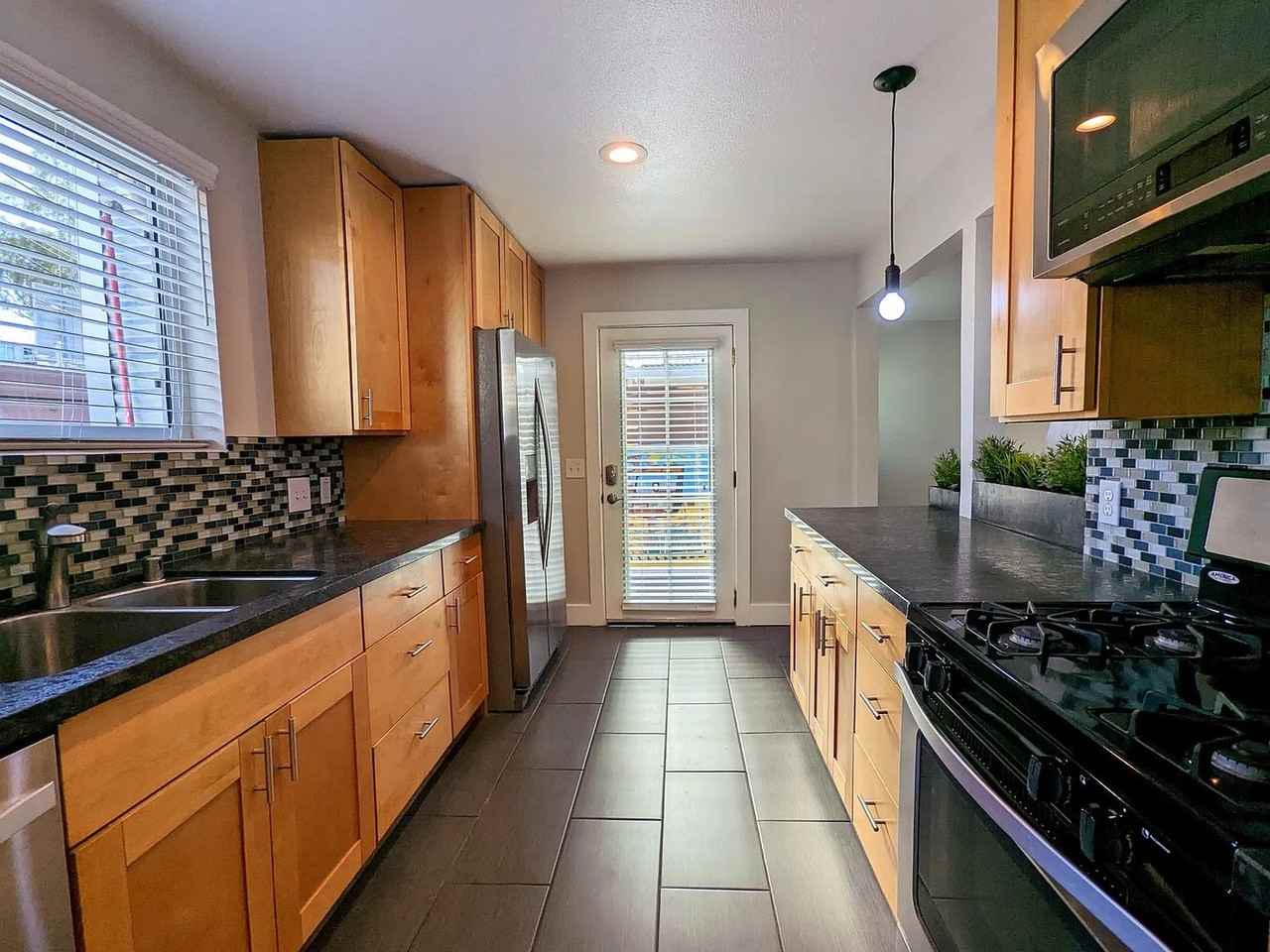 4321 1/2 Louisiana St - Photo 4 of 11