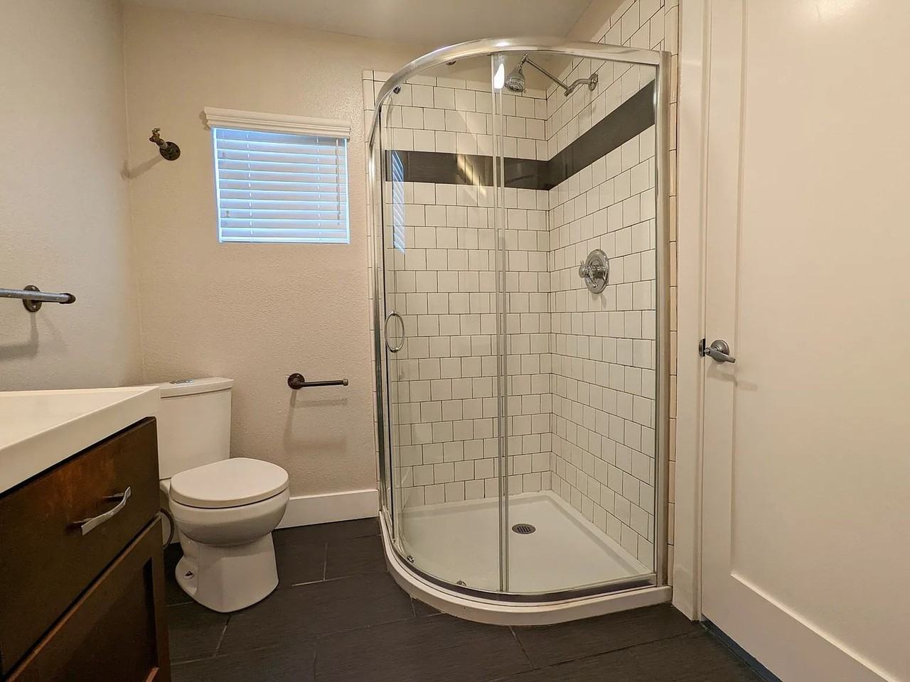 4321 1/2 Louisiana St - Photo 6 of 11