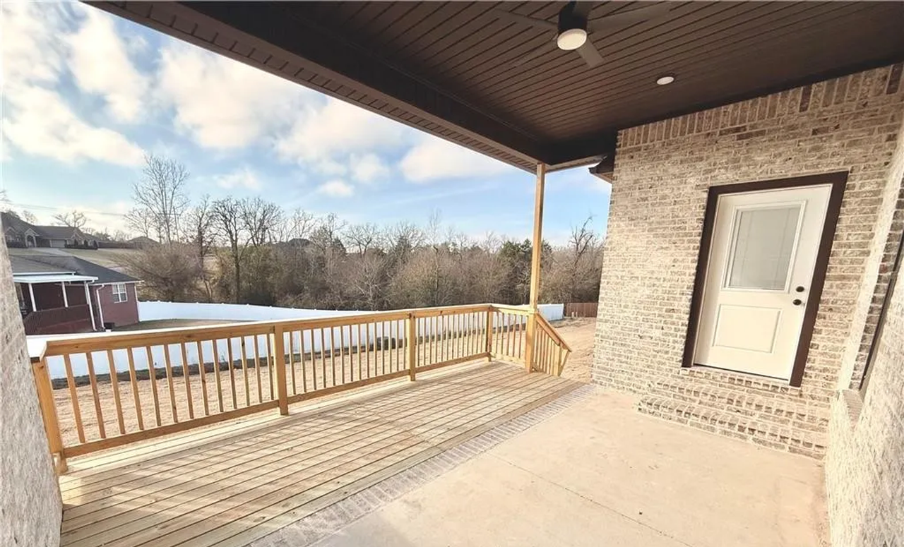 740 Powderhorn Cir - Photo 3 of 9