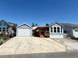 featured image of 11 Pond Ln