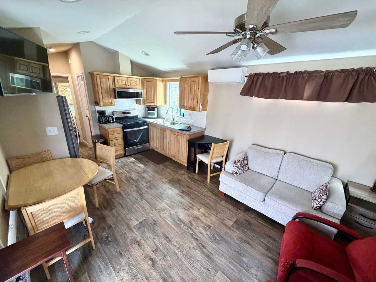 11 Pond Ln - Photo 2 of 12