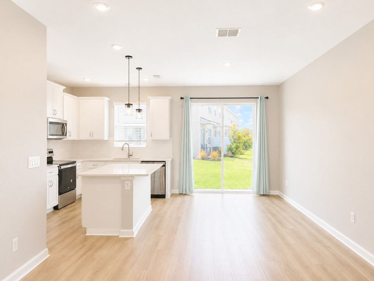 1043 Spring Palms Loop - Photo 4 of 16