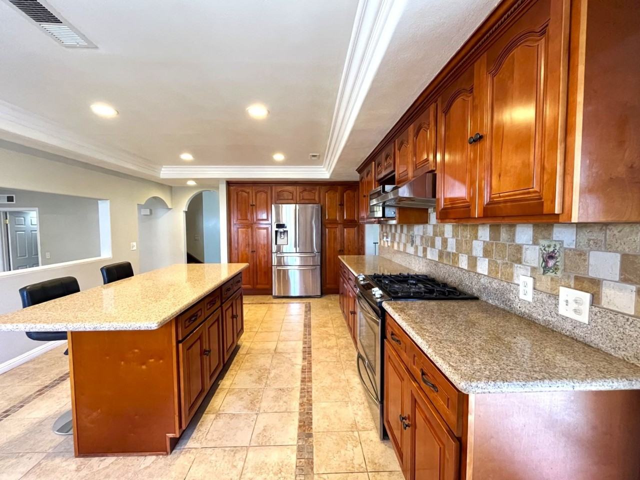 581 S Greenwich St - Photo 5 of 45