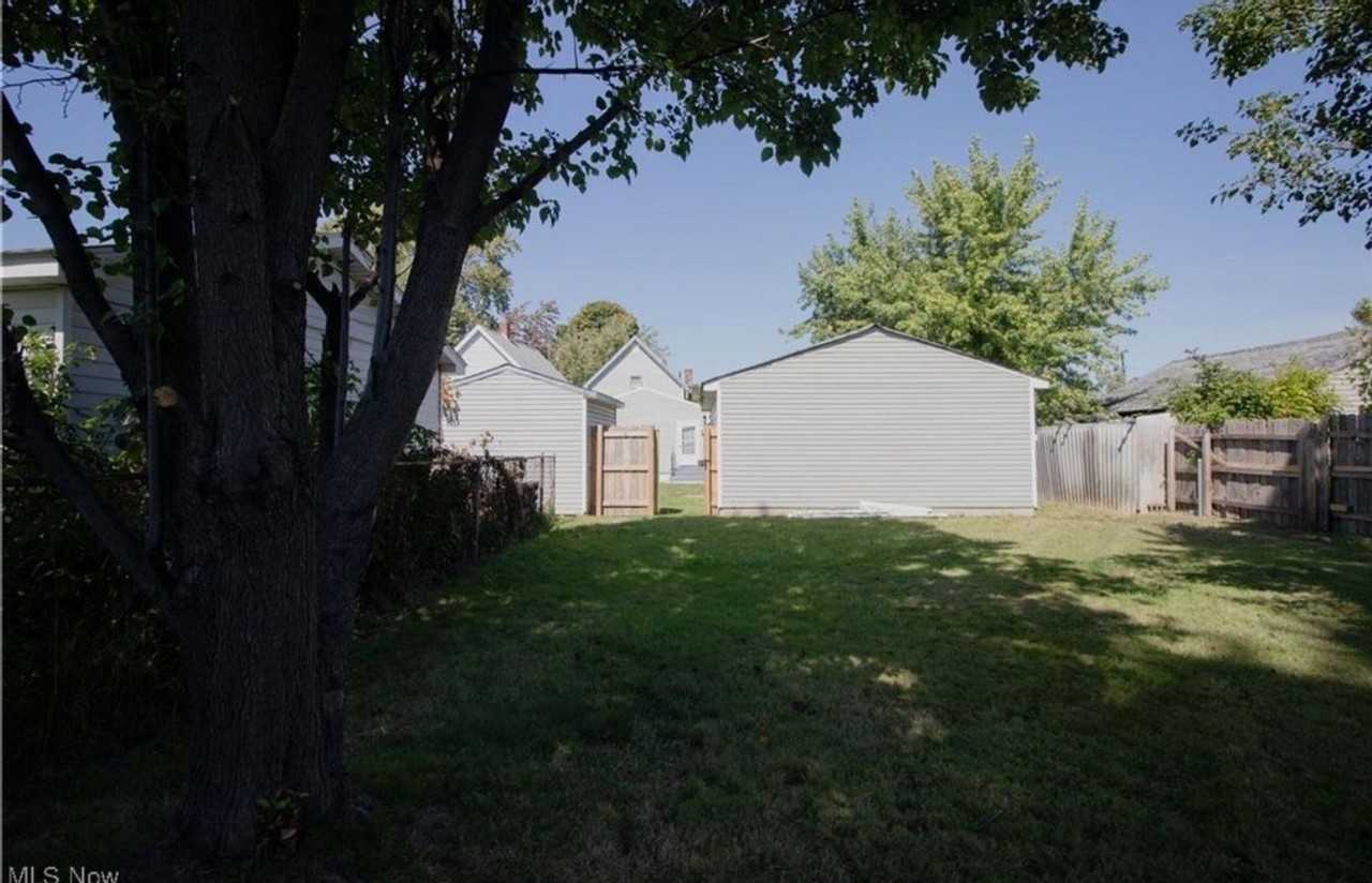 1614 E 49th St - Photo 2 of 28