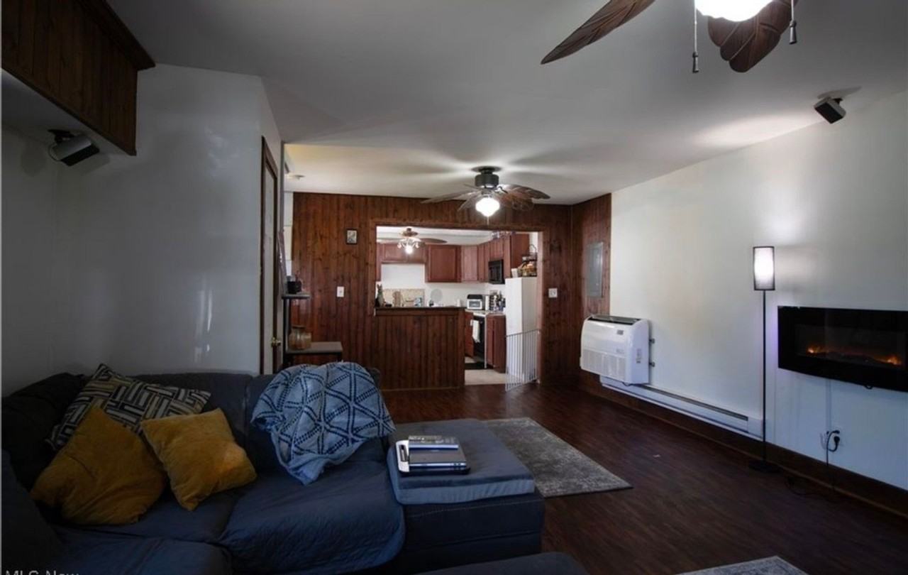1614 E 49th St - Photo 6 of 28