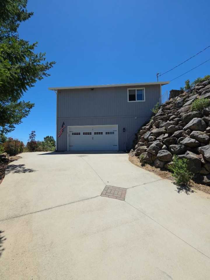 8115 Mountain Crest Dr - Photo 2 of 19
