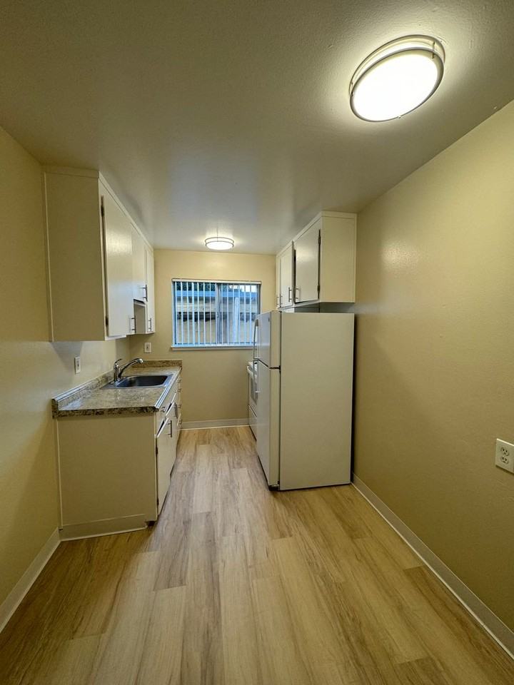 925 N Bayshore Rd W #7 - Photo 3 of 10