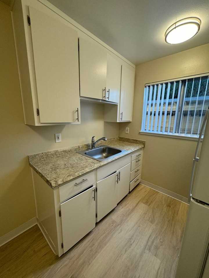 925 N Bayshore Rd W #7 - Photo 7 of 10