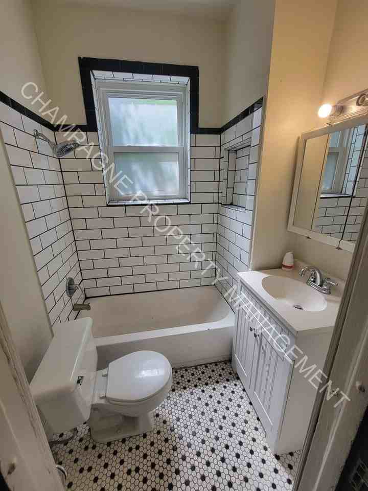 620 W 39th Ter Apt 1w #1W - Photo 5 of 10