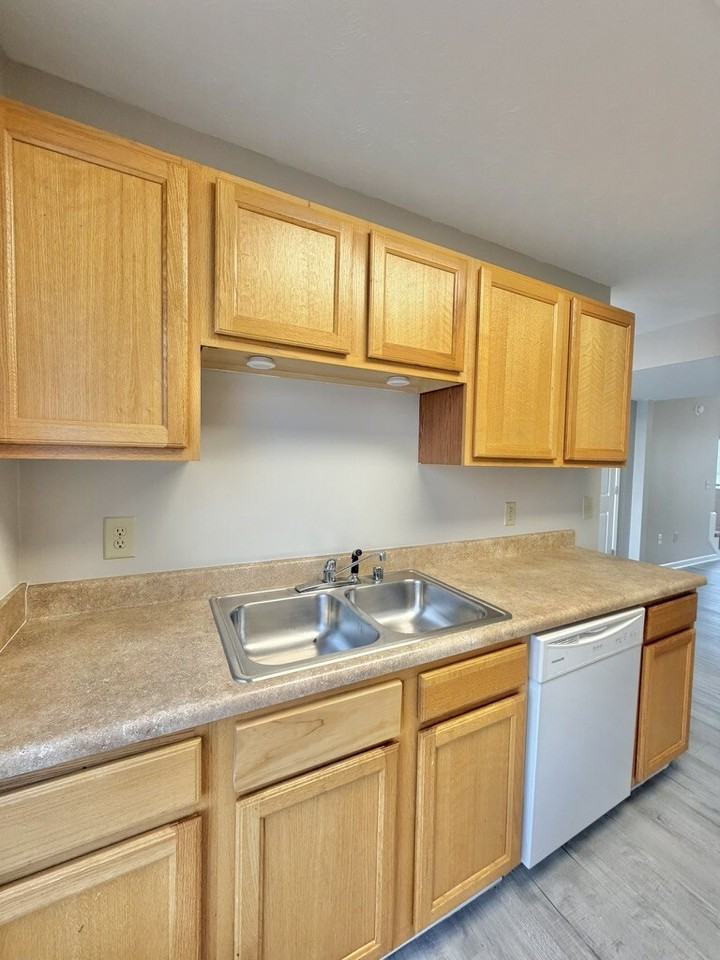 135 Chatham Place - Photo 7 of 15