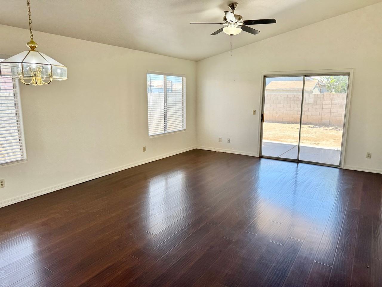 7707 W Rancho Dr - Photo 5 of 31