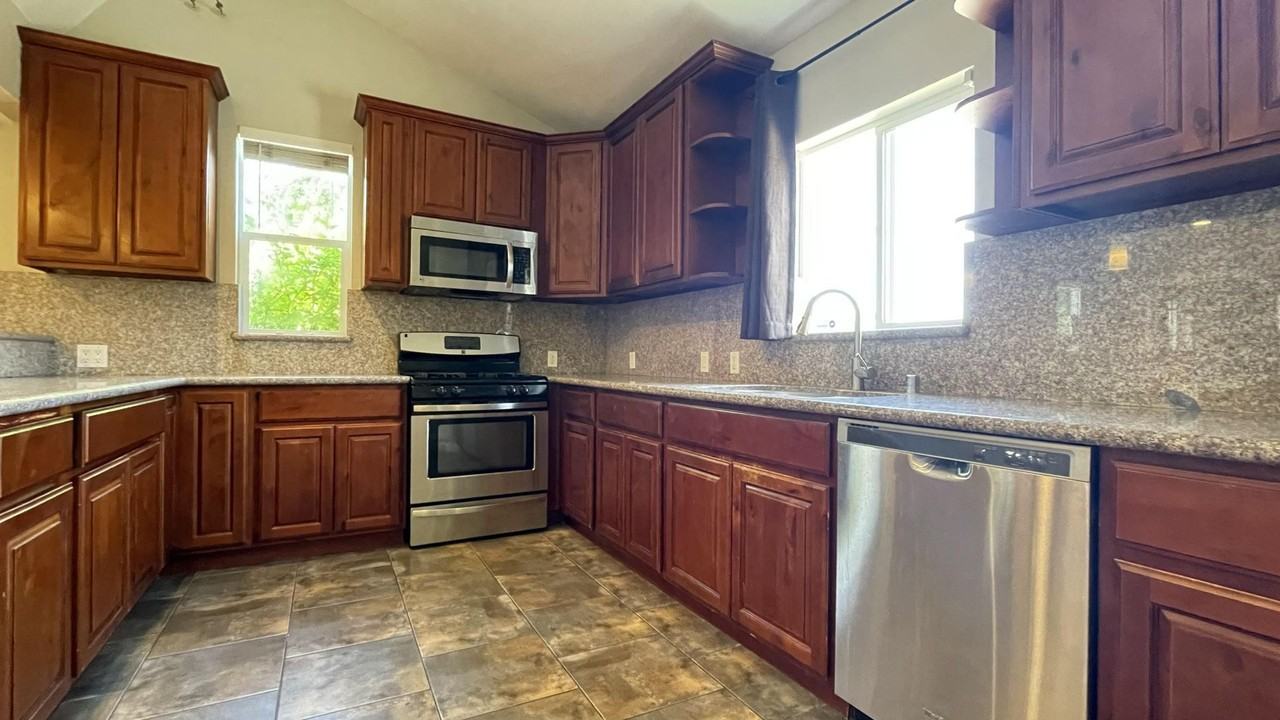 1044 Branham Ln - Photo 3 of 18