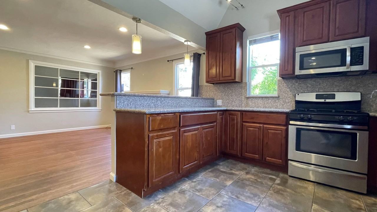 1044 Branham Ln - Photo 5 of 18