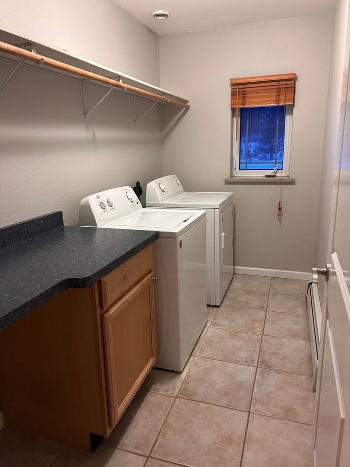 1540 Crestline Dr - Photo 2 of 10