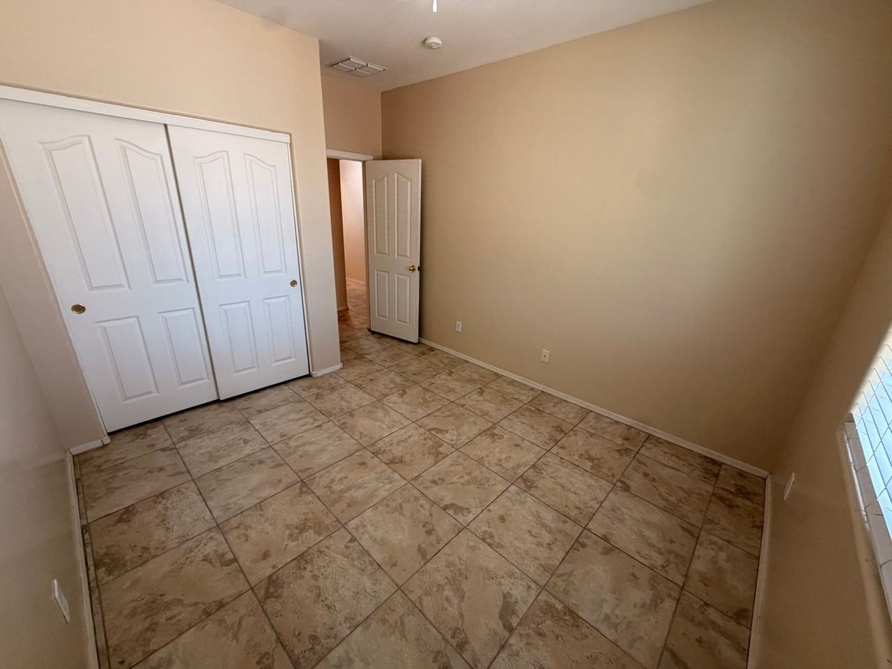 15227 W Jackson St - Photo 3 of 23