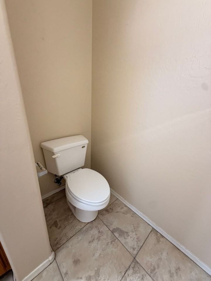 15227 W Jackson St - Photo 5 of 23