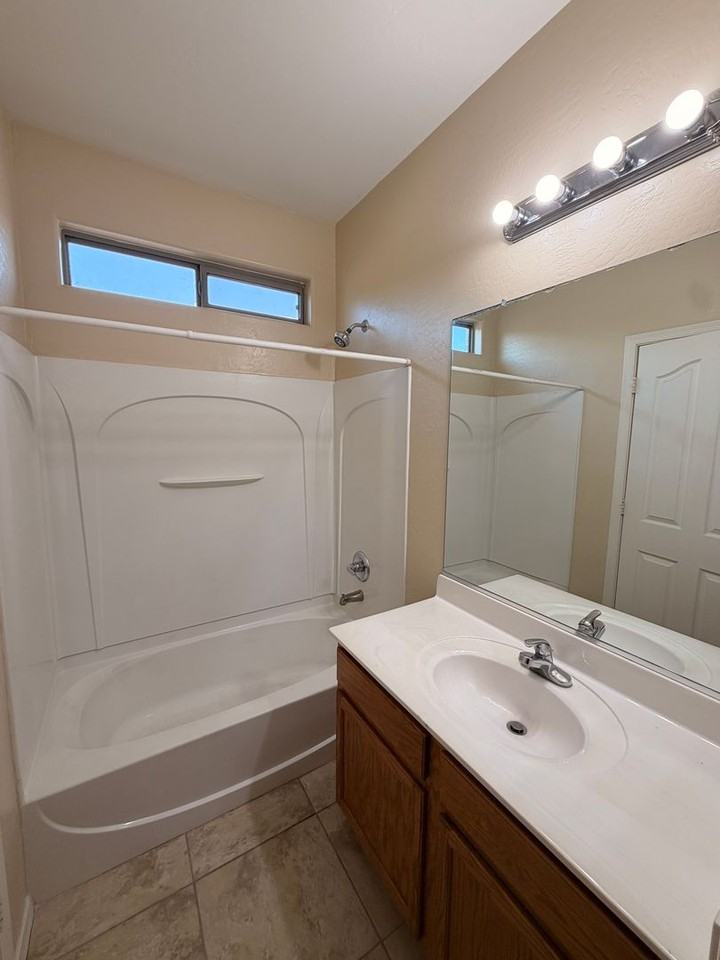 15227 W Jackson St - Photo 6 of 23