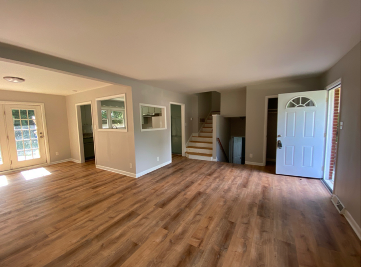 1008 Benning St - Photo 2 of 19