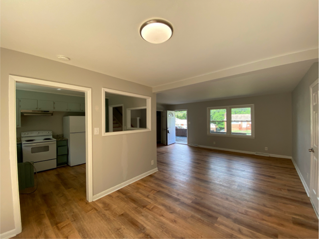 1008 Benning St - Photo 6 of 19