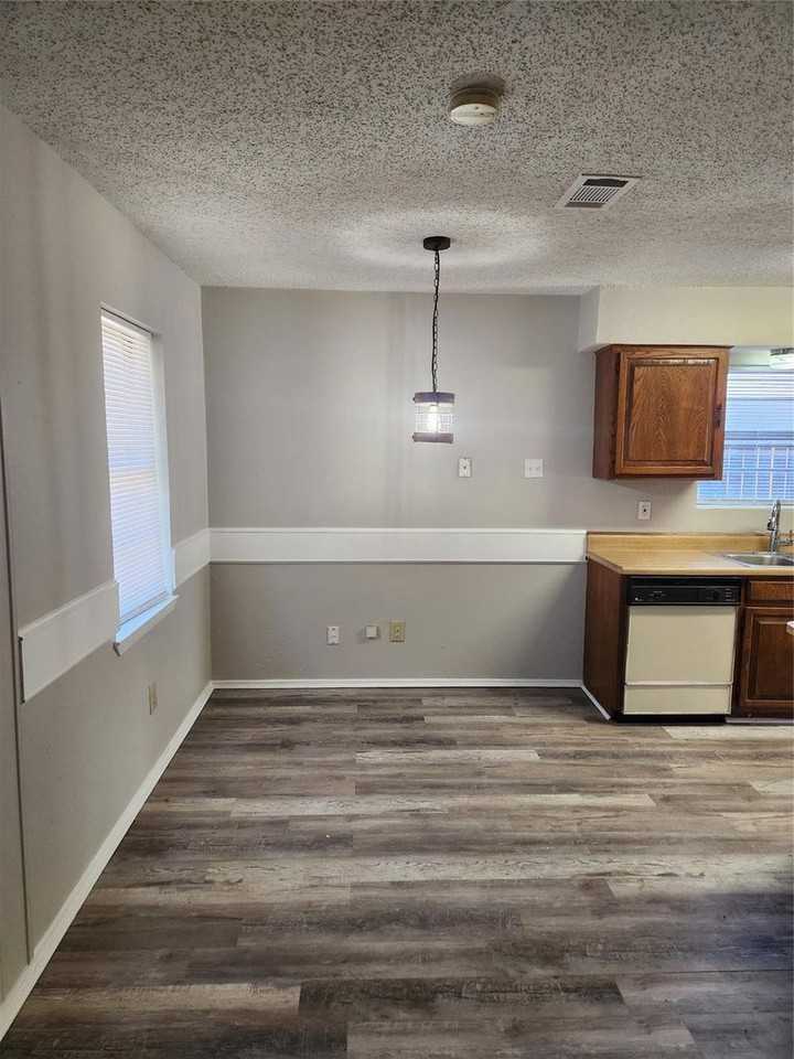 12419 Sparrow Ct - Photo 6 of 22