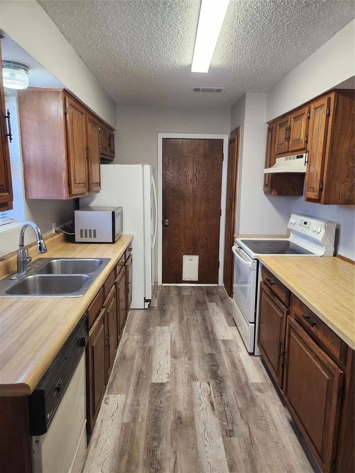 12419 Sparrow Ct - Photo 7 of 22