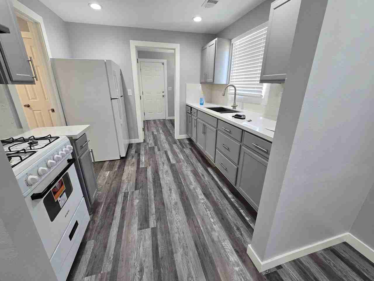 151 E Alexander Ave - Photo 5 of 8