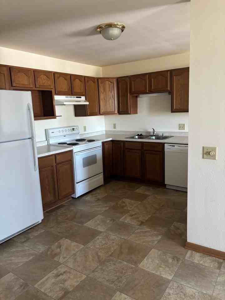 Lewis Townhomes - Photo 5 of 35